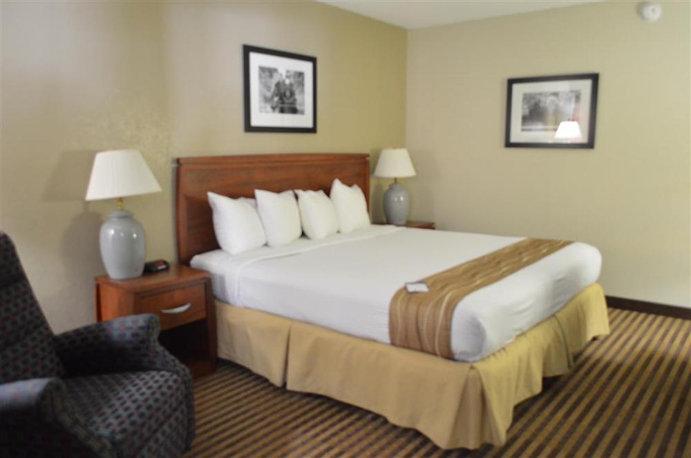 Best Western Hospitality House Emporia Room photo