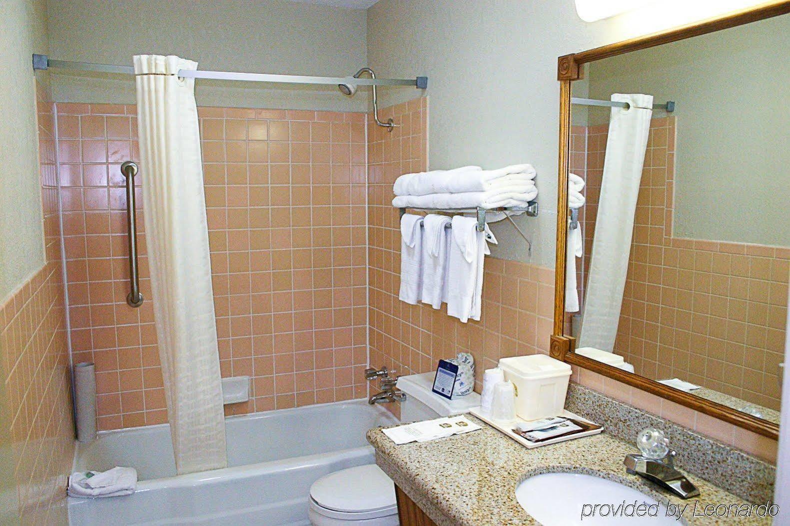Best Western Hospitality House Emporia Room photo