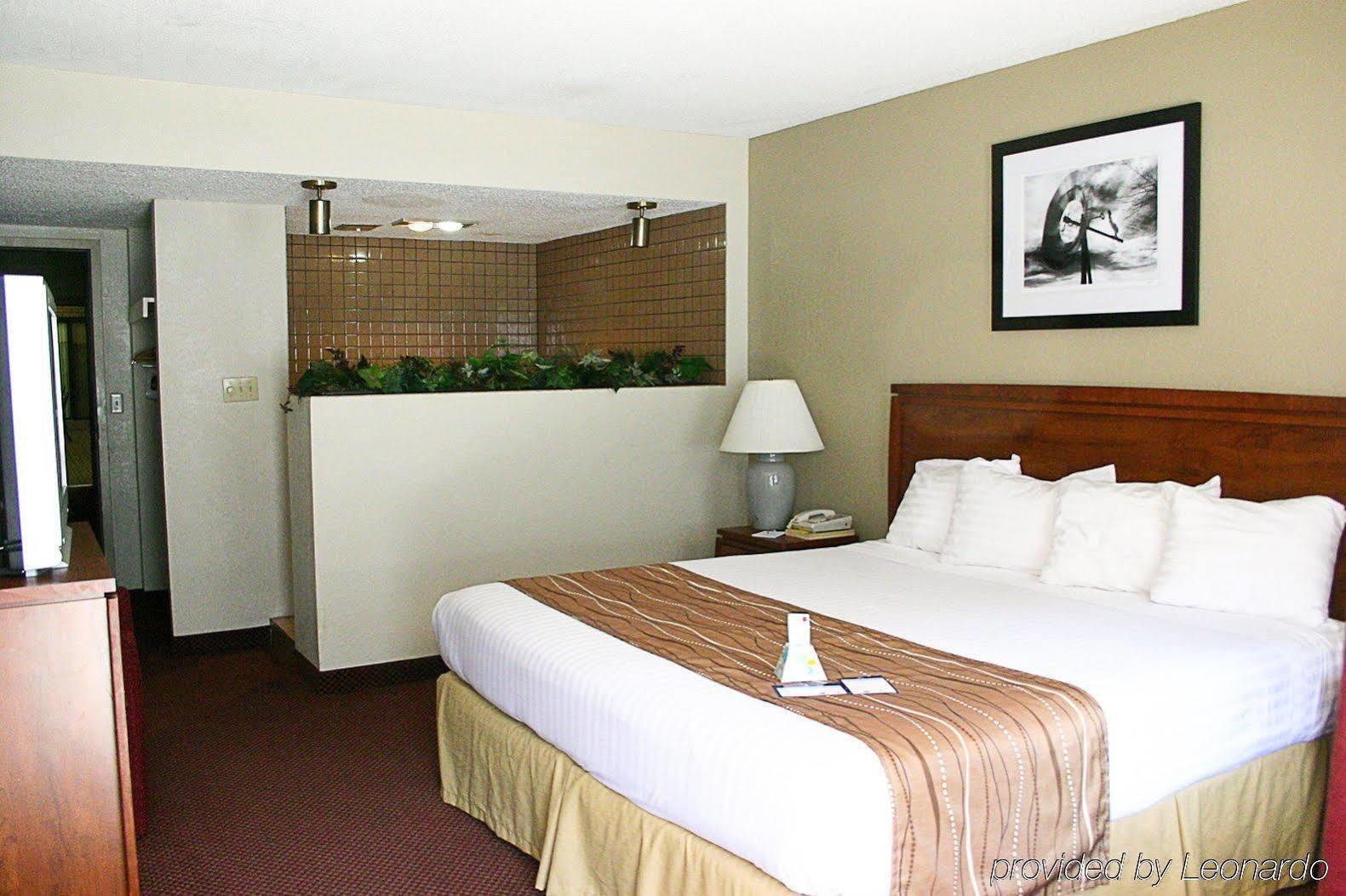 Best Western Hospitality House Emporia Room photo