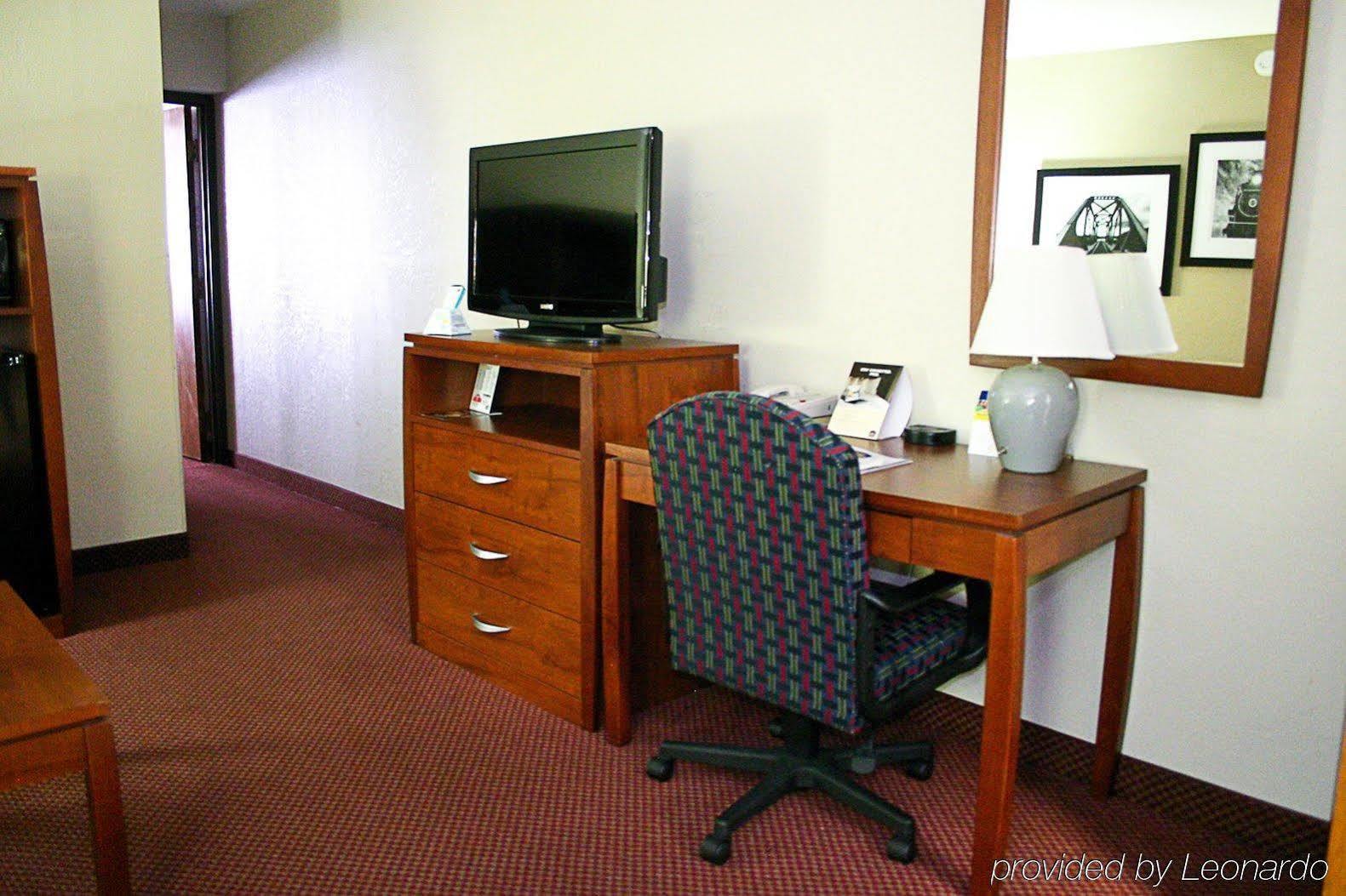 Best Western Hospitality House Emporia Room photo