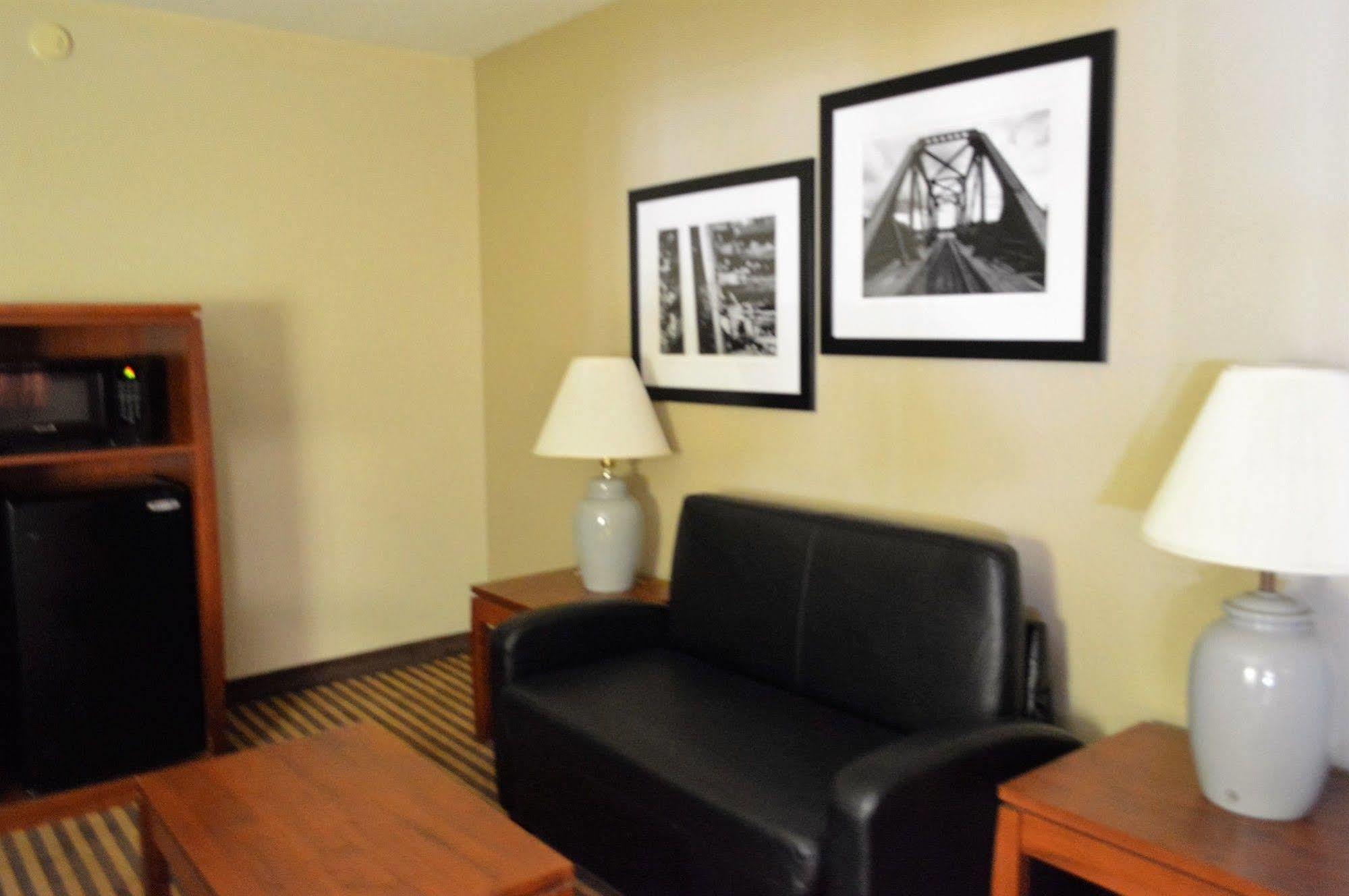 Best Western Hospitality House Emporia Exterior photo