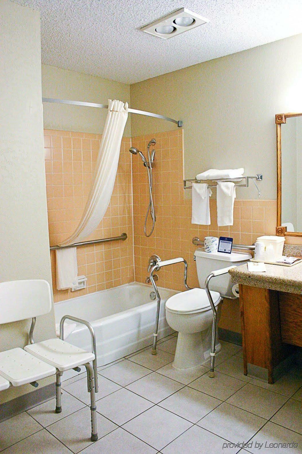 Best Western Hospitality House Emporia Room photo